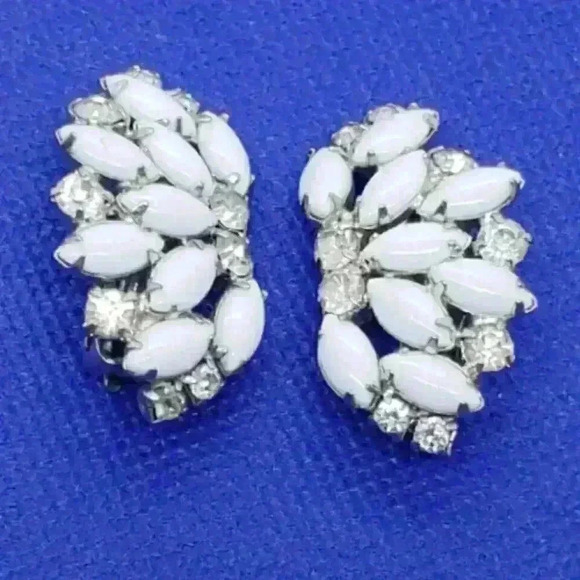 Vintage Earrings Clip White Milk Glass & Clear Rhinestones RARE Signed GALE - Picture 2 of 13